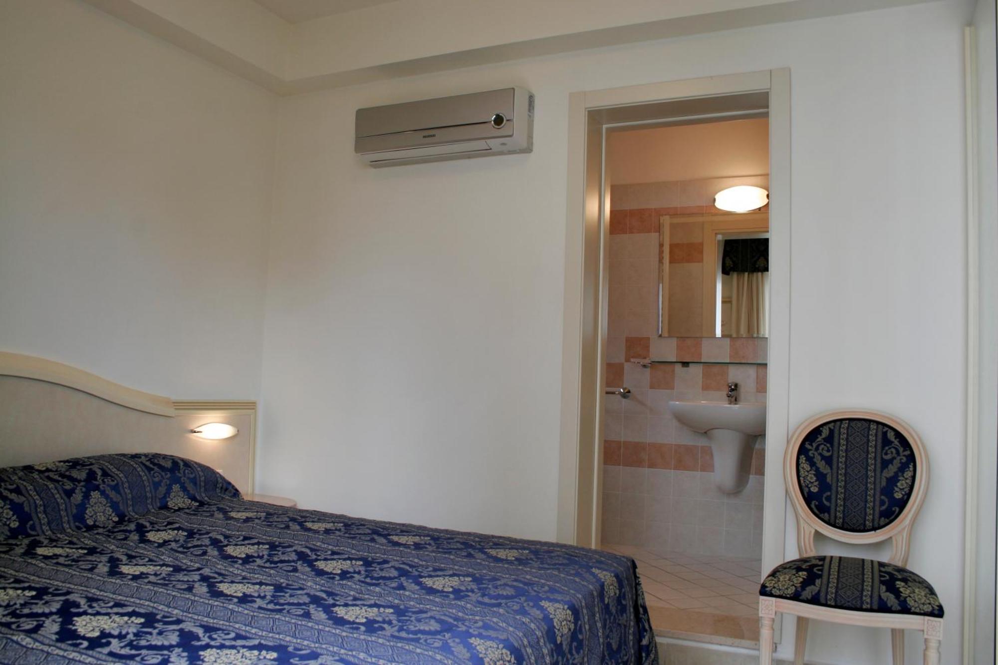 Residence Olimpo Ріміні Екстер'єр фото