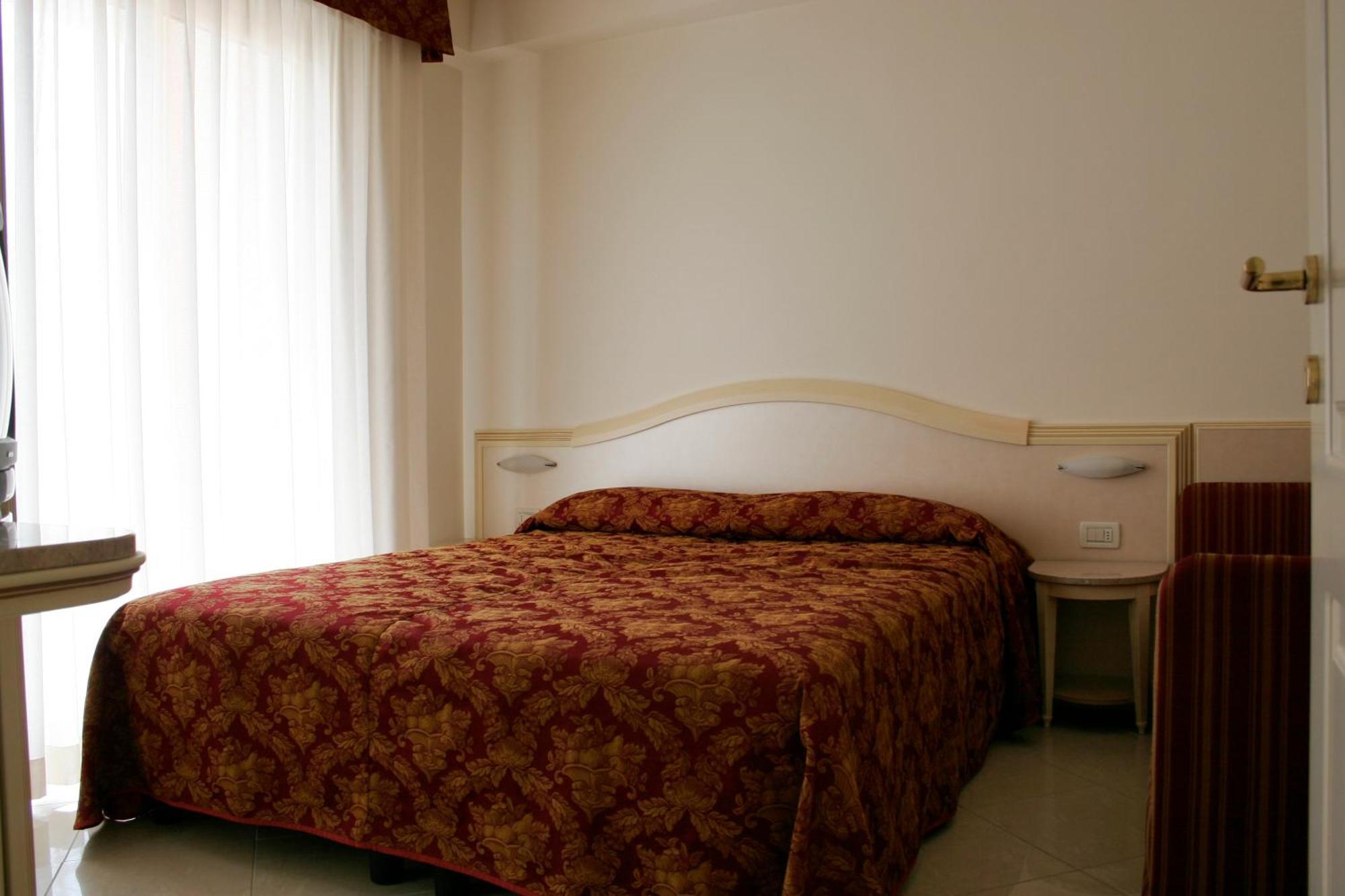 Residence Olimpo Ріміні Екстер'єр фото
